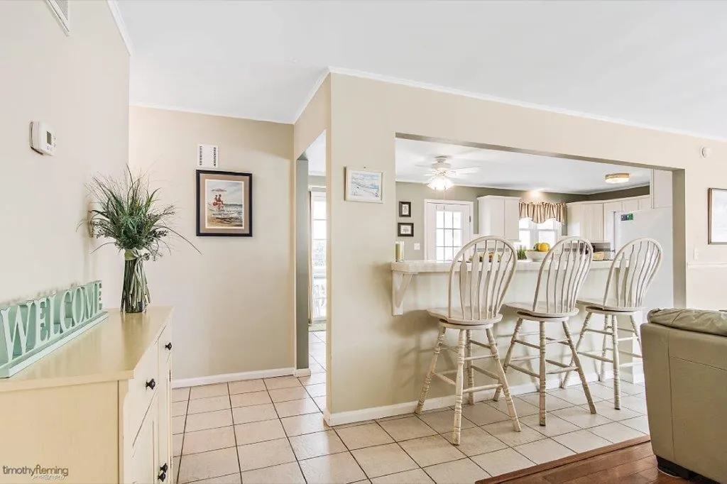 Kitchen area - additional seating