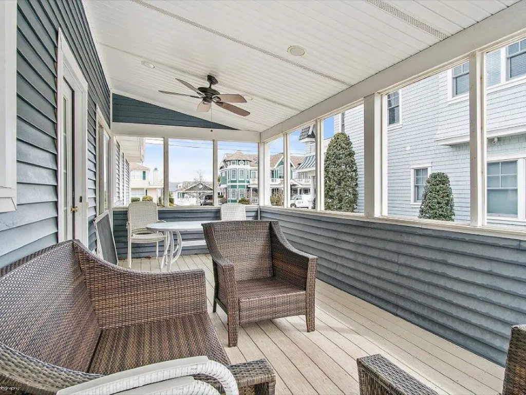 Screened in  porch 