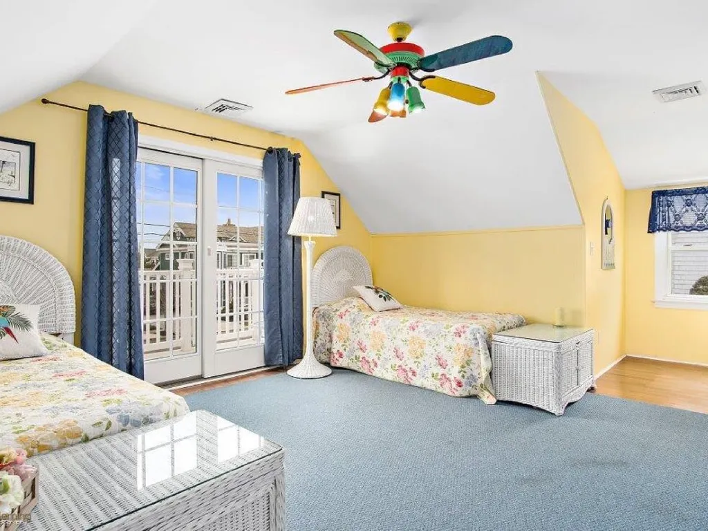 Second  floor bedroom with private deck