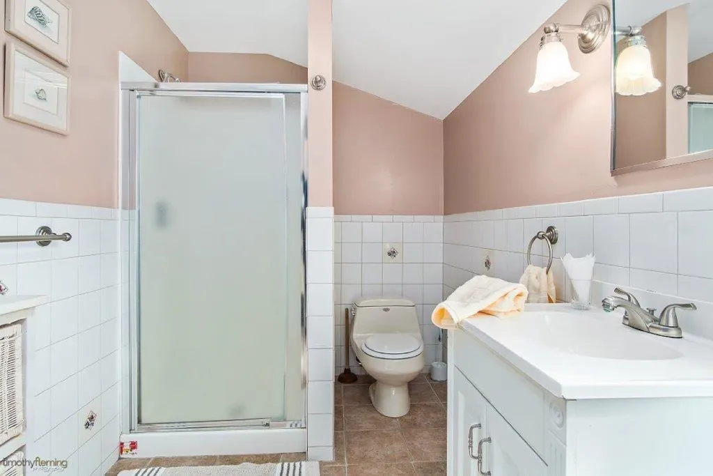 Upstairs bathroom