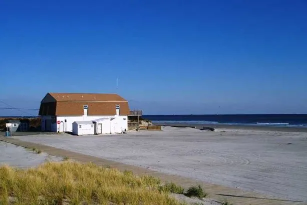 16th Street Beach with Lifeguard Station