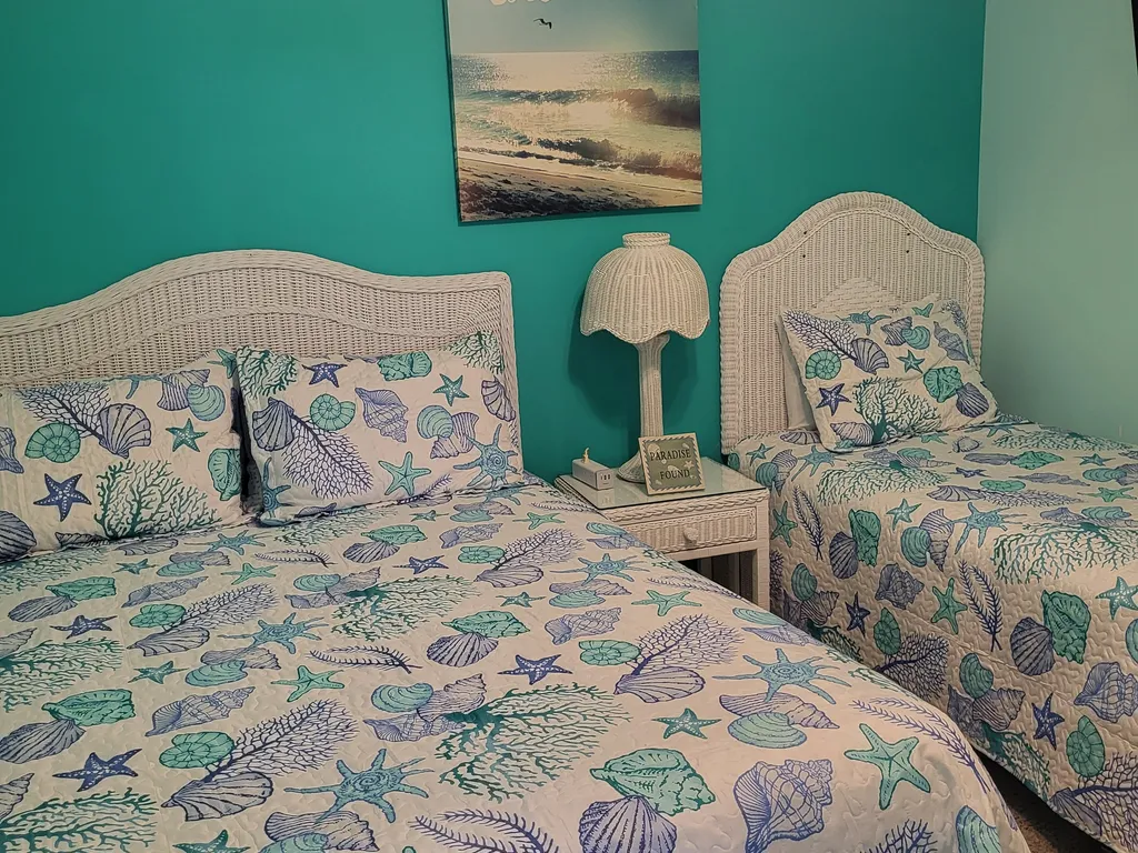 Bedroom 1 Queen and Twin