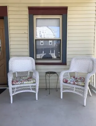 1st floor seating