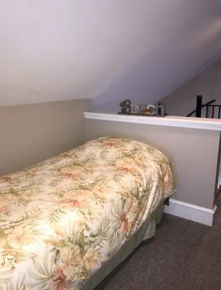 Twin in loft (semi-private bdrm)