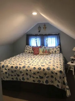 Loft bedroom, king