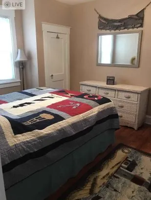 1st floor middle bedroom