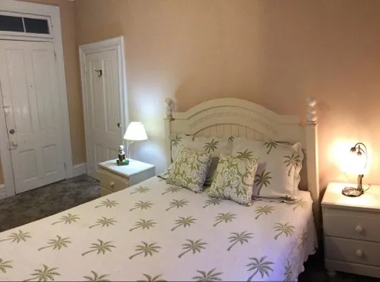 2nd Floor Queen Bedroom
