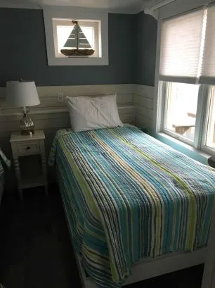 1st floor twin bedroom