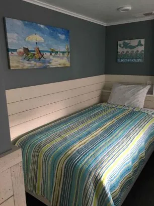 1st floor twin bedroom