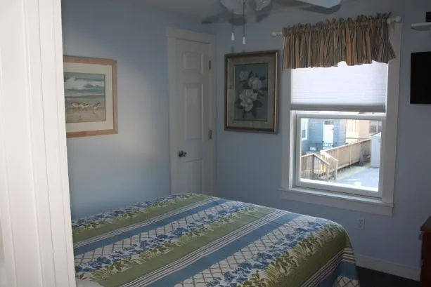 2nd floor queen bedroom 
