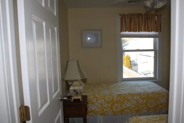 2nd floor twin bedroom 