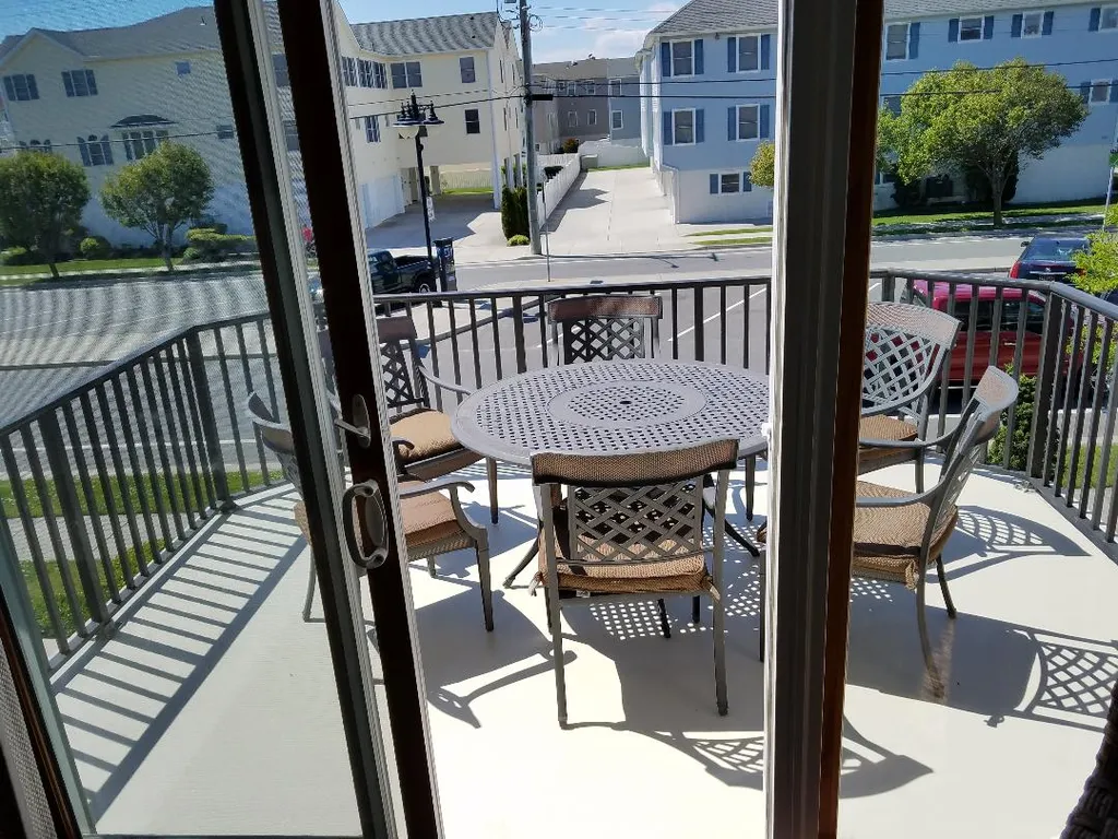 front upstairs deck
