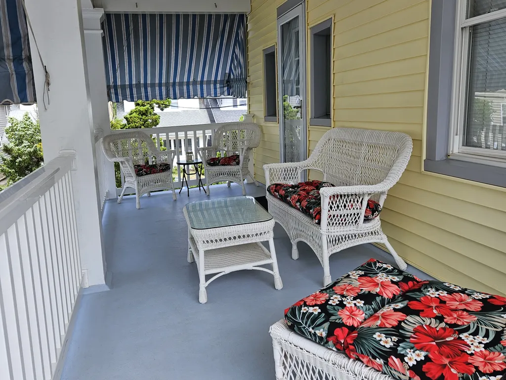 Spacious Covered Front porch