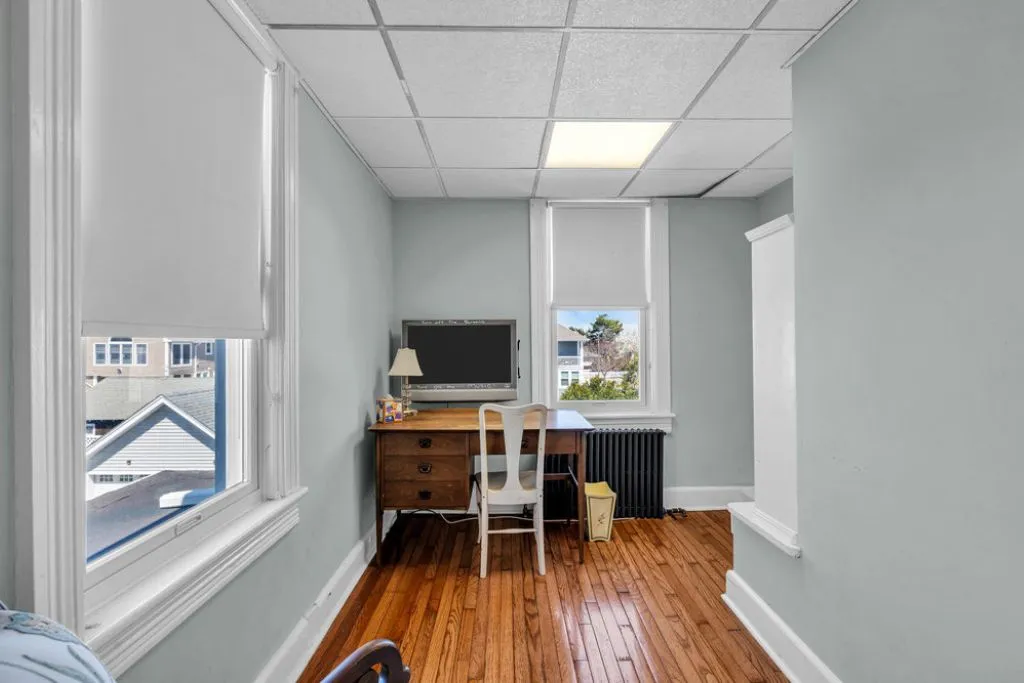 office off of 2nd floor king 2
