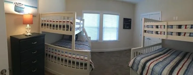 DORM ROOM (sleeps up to 6) 2 doubles/2 twins