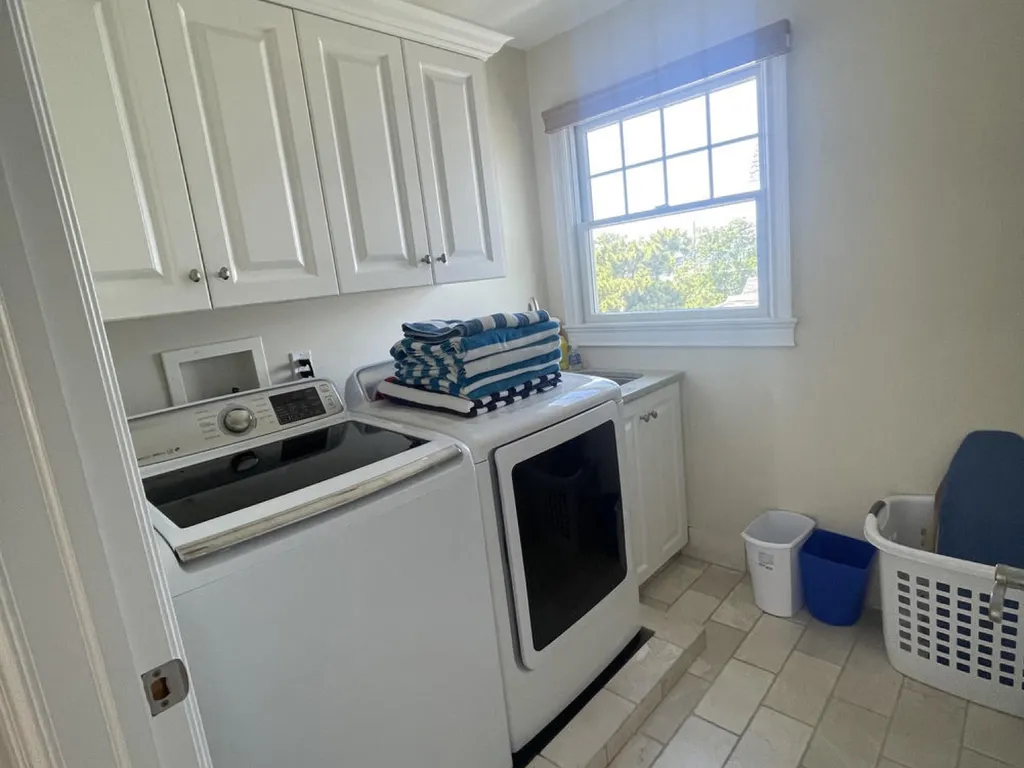 2nd floor laundry room