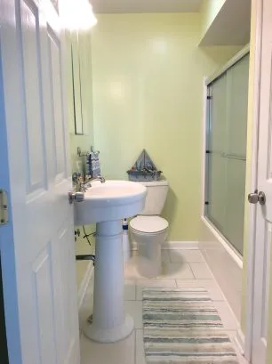 Full Bathroom with Tub