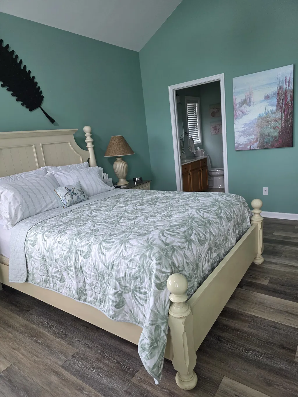 Master Bedroom with Queen Bed