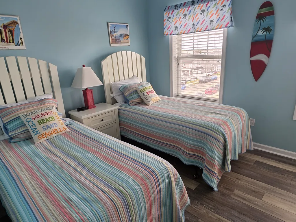3rd Bedroom with 2 Twin Beds