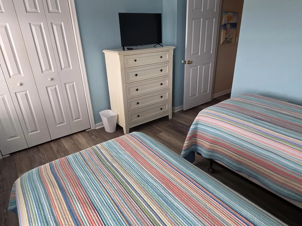 3rd Bedroom with 2 Twin Beds