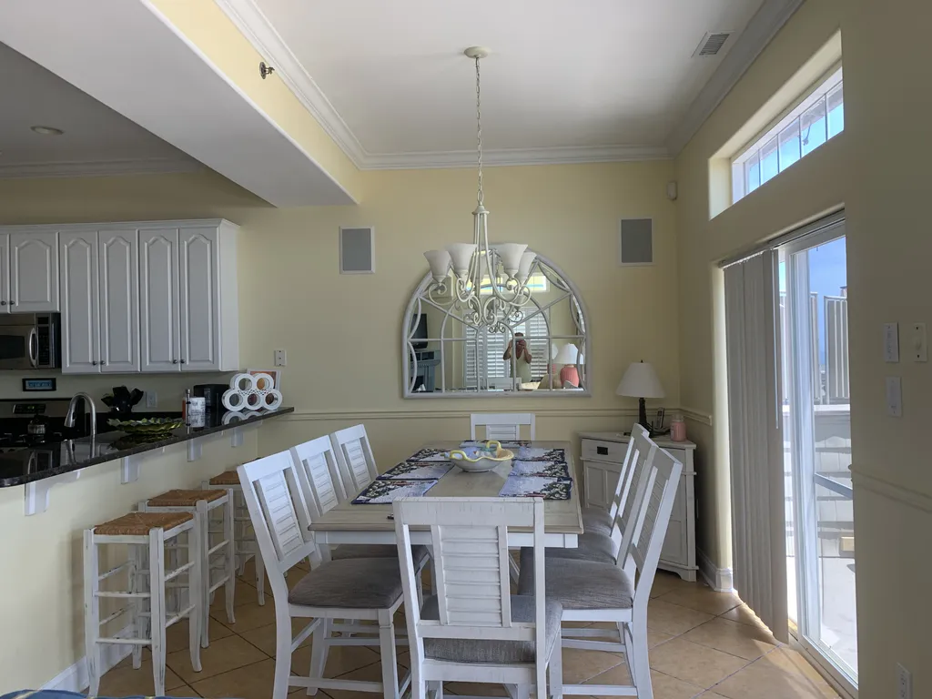Kitchen Eating area overlooking ocean