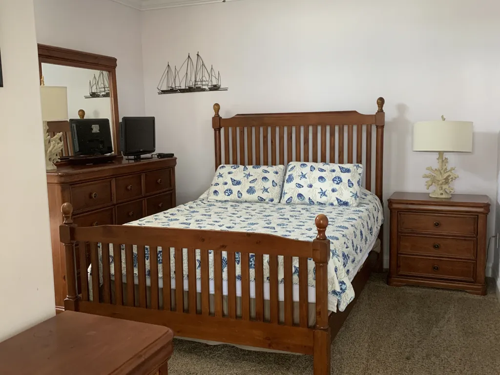 1st Floor Master Bedroom