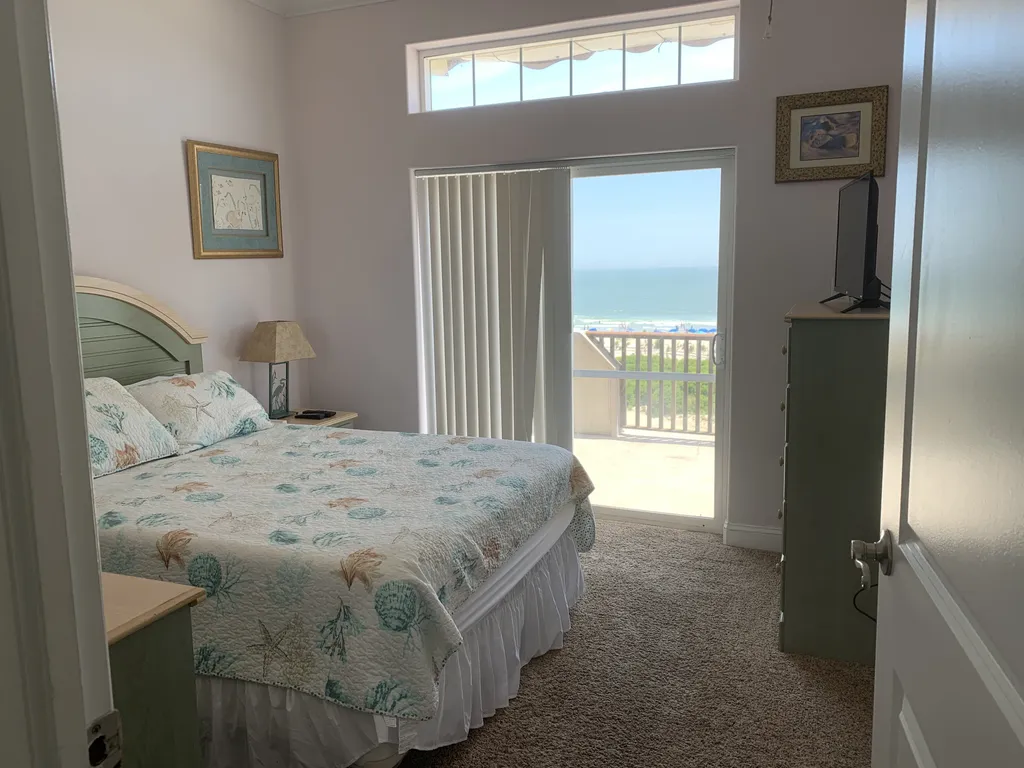 2nd Floor Queen Ocean View Bedroom