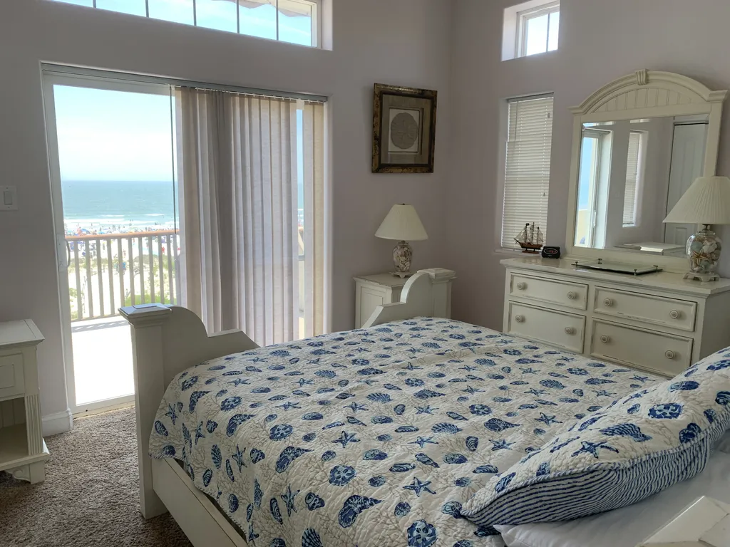 Ocean Front 2nd floor Master 
